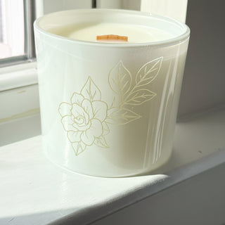 NEW Fresh Gardenia Candle, Etched Gardenia, 9 oz
